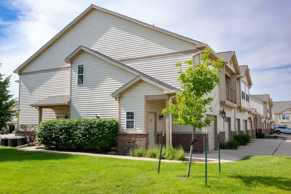 $179,900 | 3606 Thornhill Drive, Champaign, IL 61822