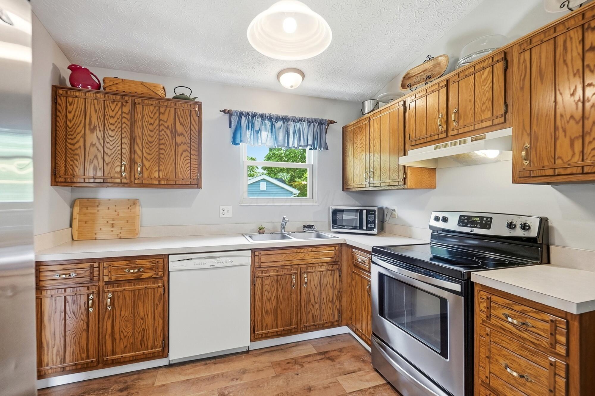352 Timbercreek Road Reynoldsburg, OH 43068 - Photo 9 of 41 Kitchen