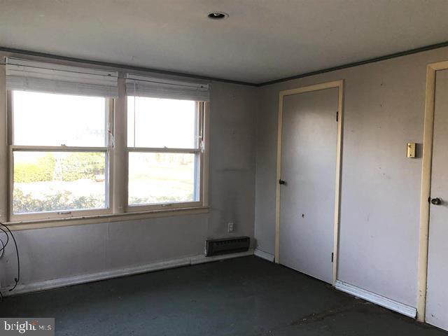 472 Richards Road Bridgeton, NJ 08302 - Photo 17 of 21 an empty room with a window