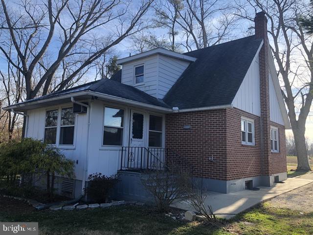 472 Richards Road Bridgeton, NJ 08302 - Photo 20 of 21 a front view of a house with a yard