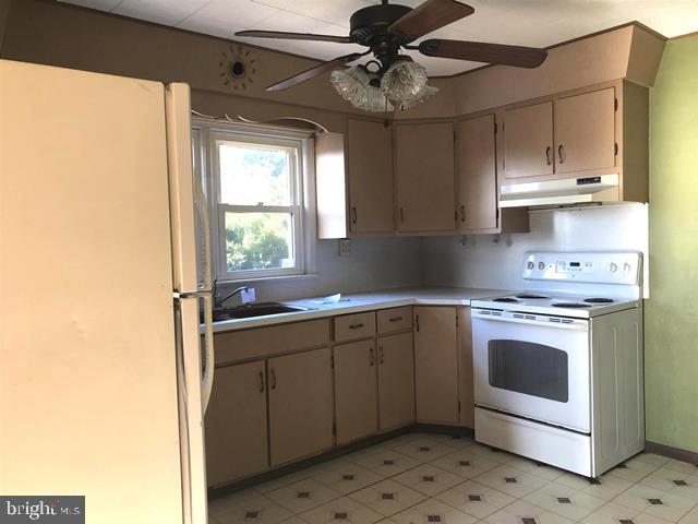 472 Richards Road Bridgeton, NJ 08302 - Photo 4 of 21 a kitchen with stainless steel appliances white cabinets and a stove