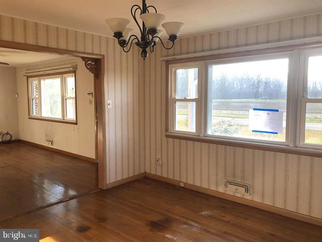 472 Richards Road Bridgeton, NJ 08302 - Photo 6 of 21 a view of empty room and window