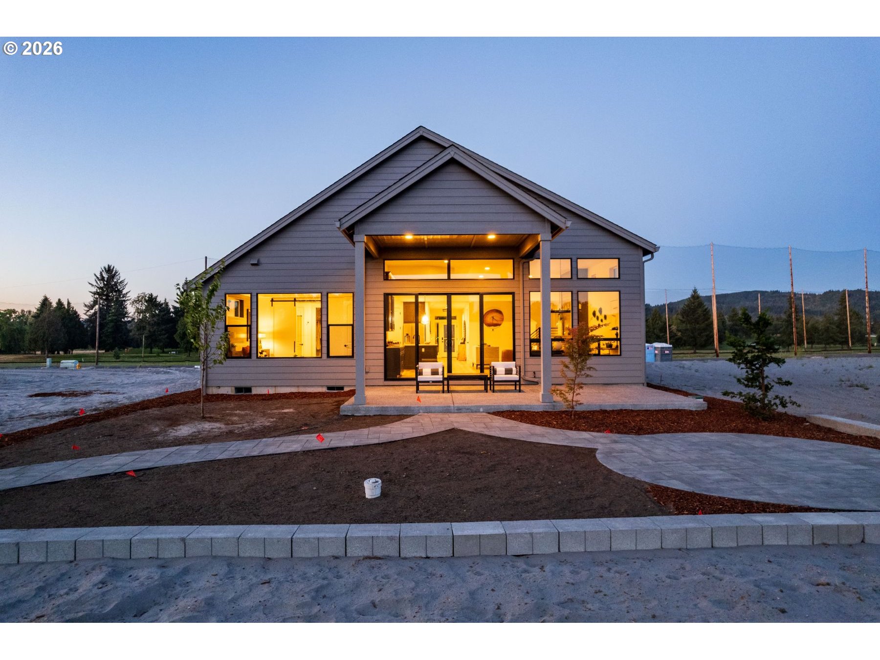 2072 South River Road Kelso, WA 98626 - Photo 14 of 22 a front view of a house with garden