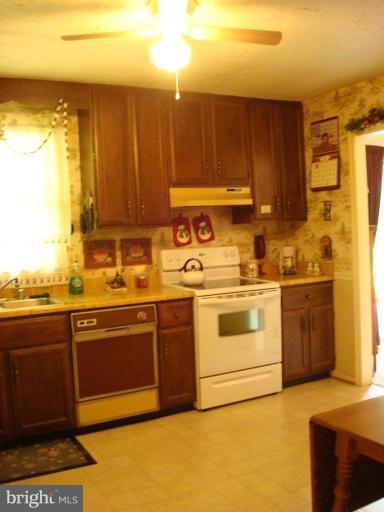 1813 Emory Road Reisterstown, MD 21136 - Photo 16 of 18 Lots of cabinets with smooth top stove.