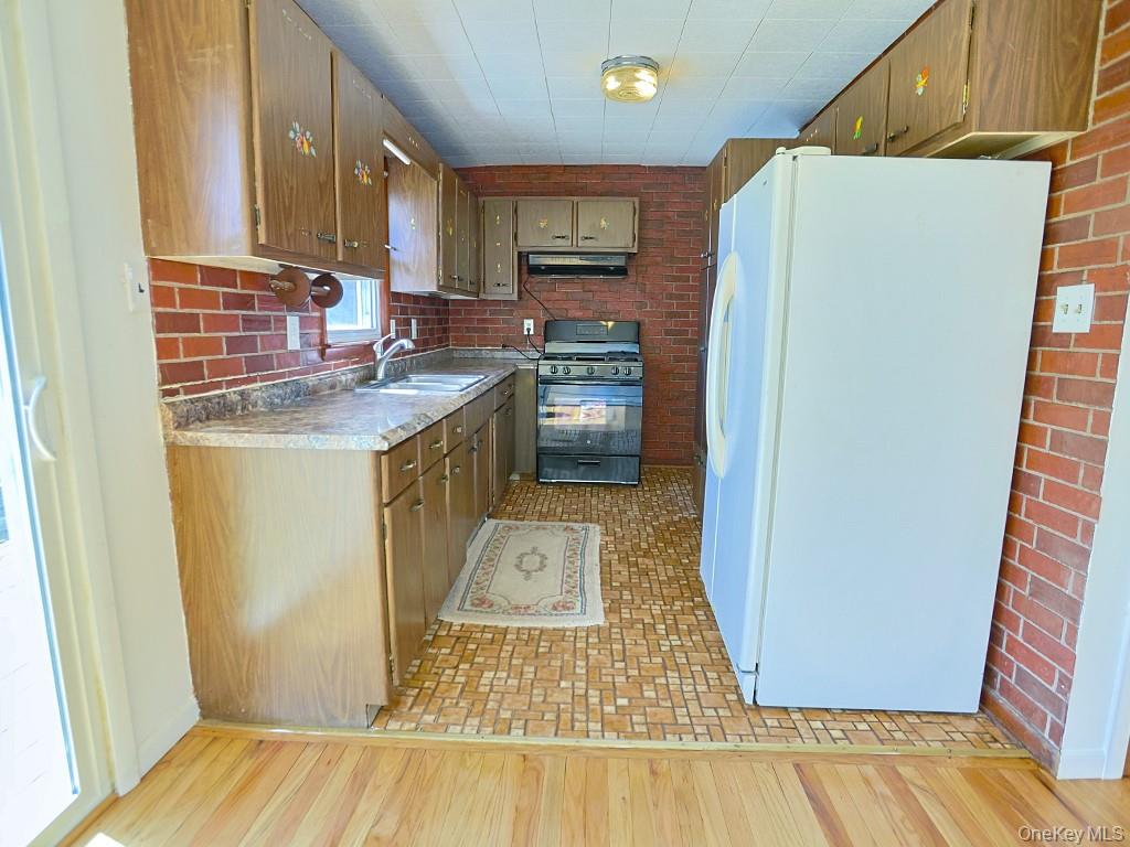 1871 Albany Post Road Wallkill, NY 12589 - Photo 18 of 43