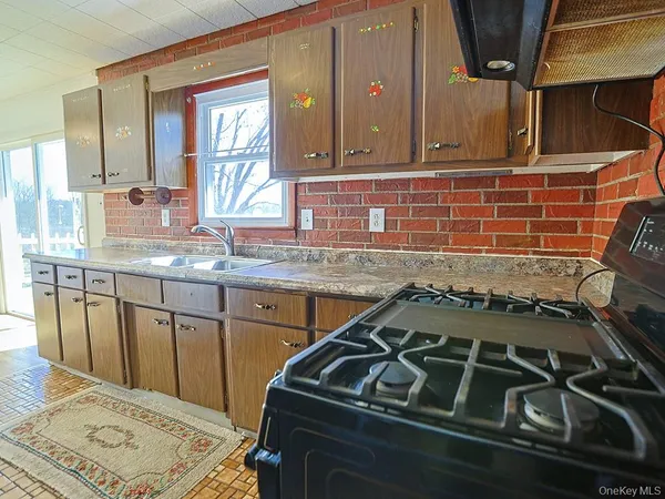 $375,000 | 1871 Albany Post Road, Wallkill, NY 12589