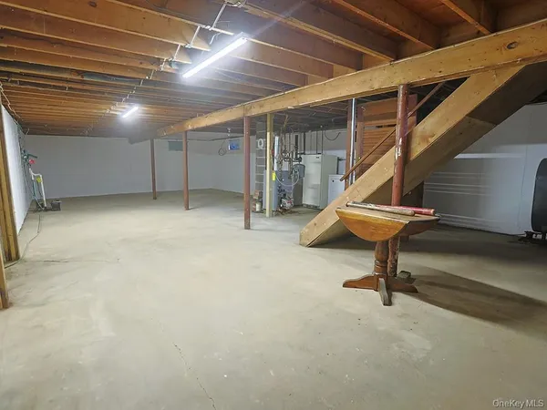 $375,000 | 1871 Albany Post Road, Wallkill, NY 12589