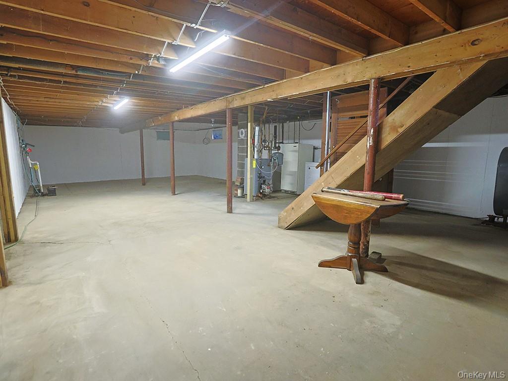 1871 Albany Post Road Wallkill, NY 12589 - Photo 38 of 43