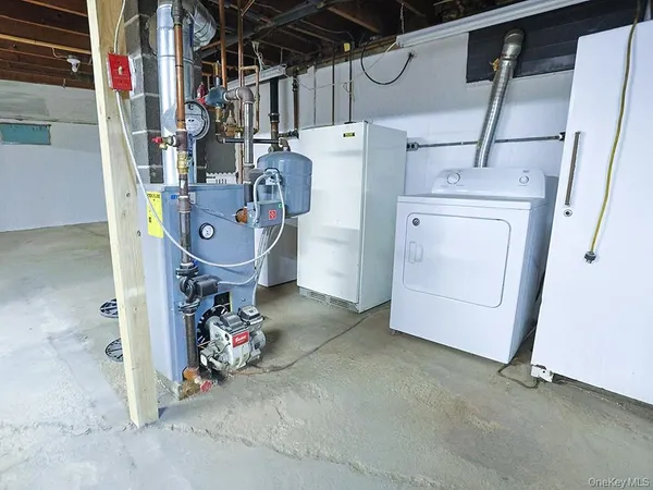 $375,000 | 1871 Albany Post Road, Wallkill, NY 12589