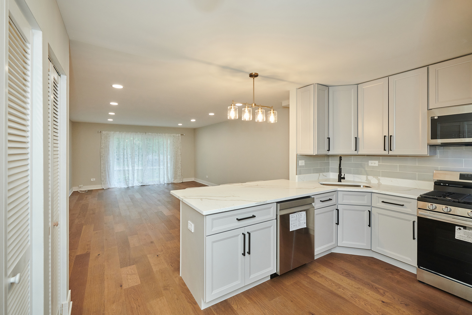 7074 North Ridge Boulevard, Unit 1E Chicago, IL 60645 - Photo 3 of 24