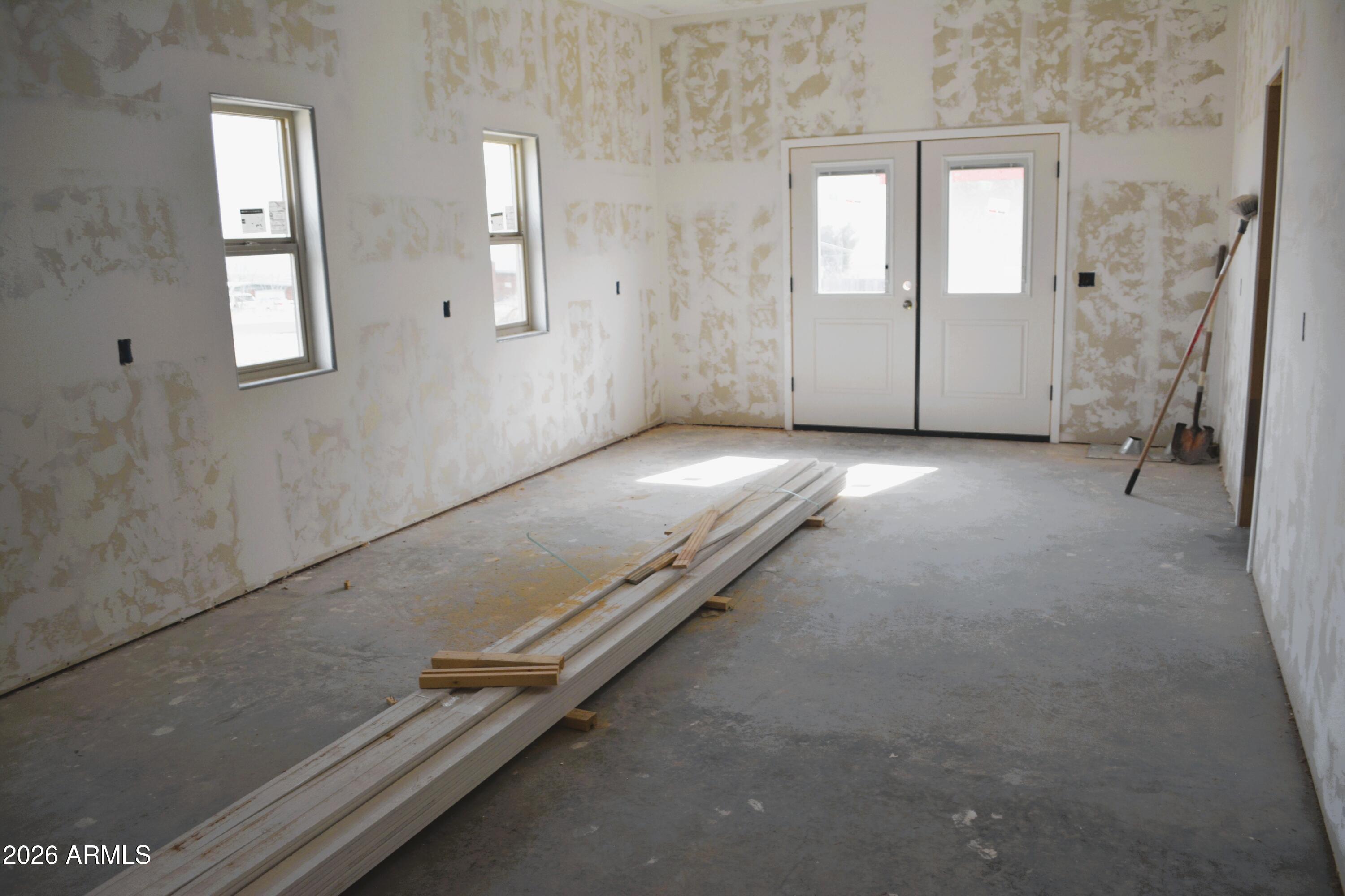 994 South Coy Street Bisbee, AZ 85603 - Photo 16 of 39 an empty room with windows