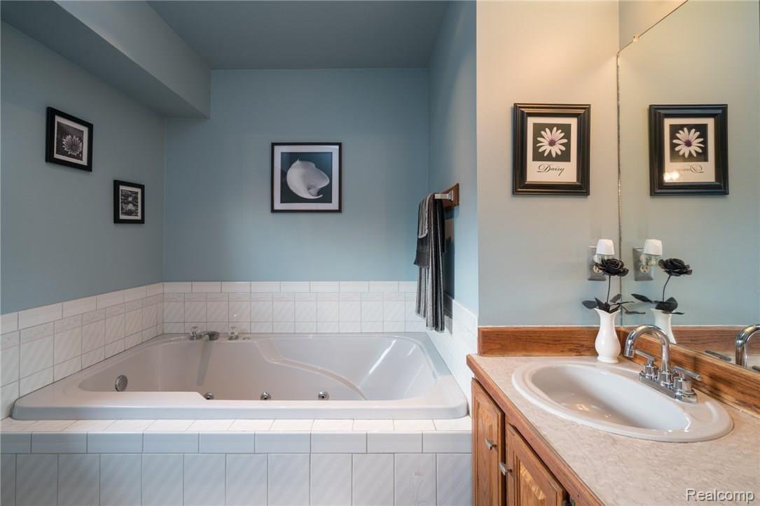 2878 South Elba Road Lapeer, MI 48446 - Photo 32 of 52 DSC05814.jpg