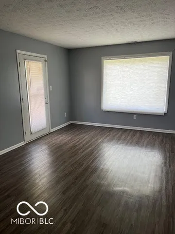 $1,275 | 88 Keran Manor Court, Unit C, Greenwood, IN 46142