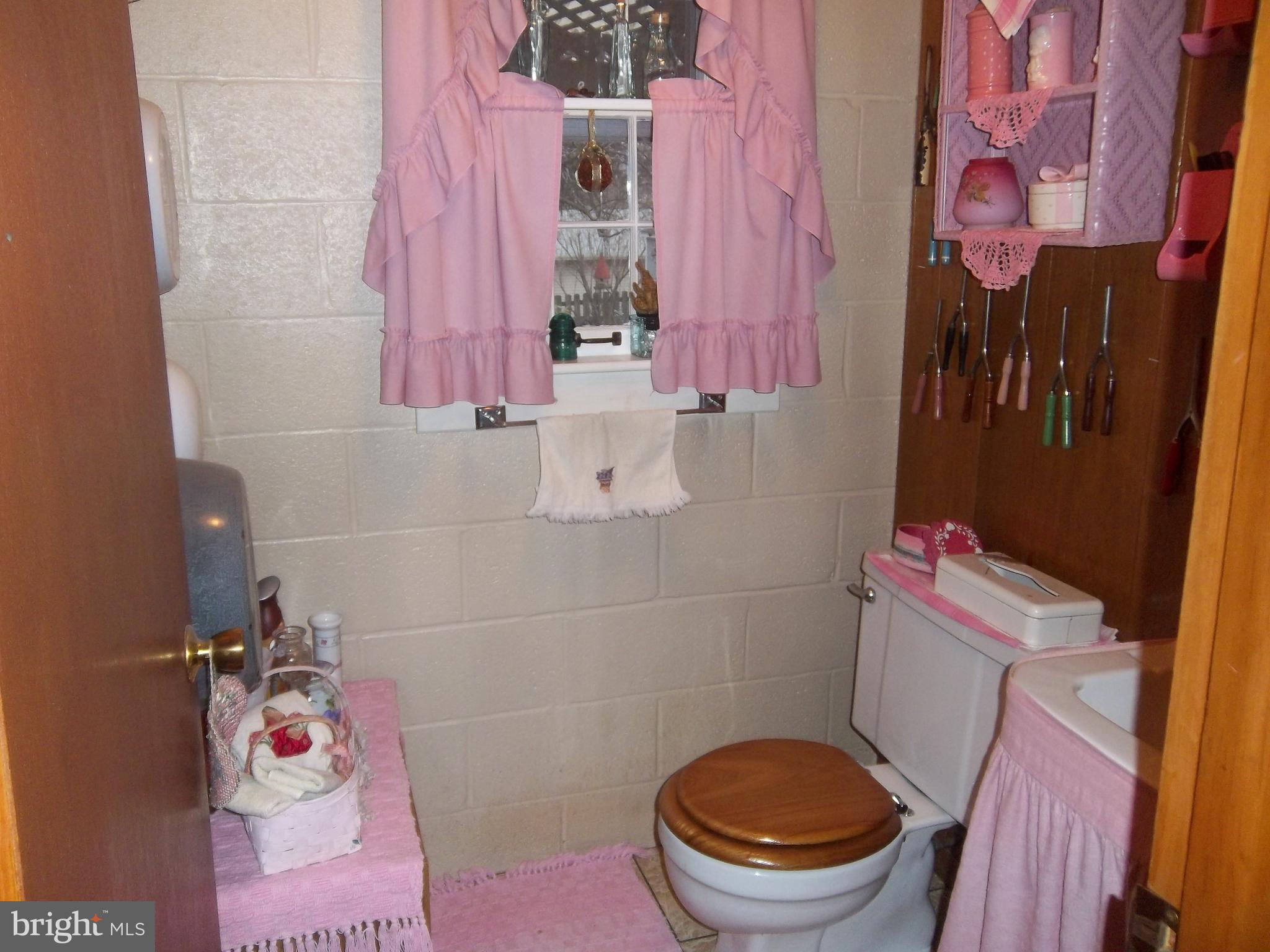 761 Hillcrest Road York, PA 17403 - Photo 17 of 25 Gallery Image 17