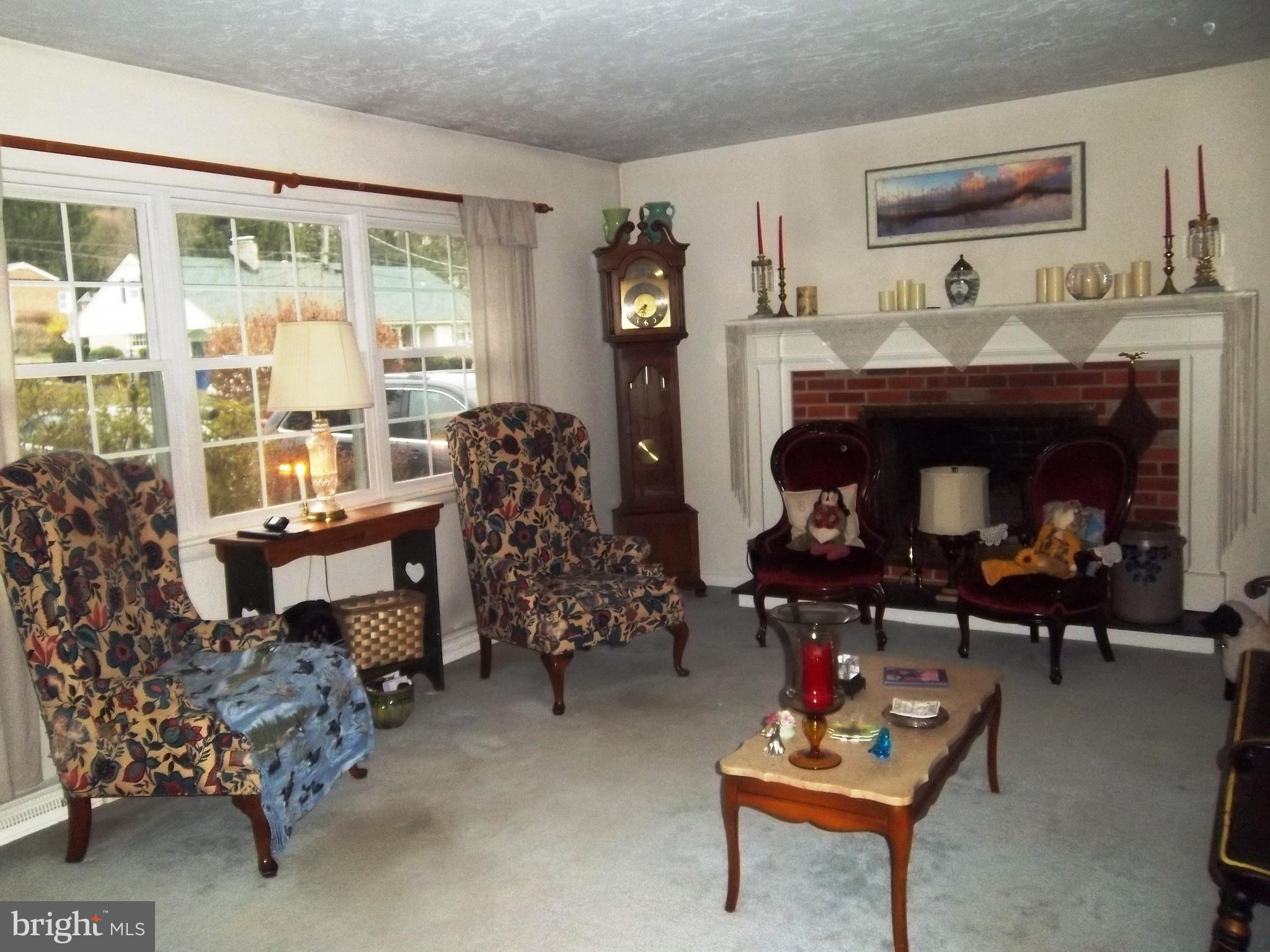 761 Hillcrest Road York, PA 17403 - Photo 3 of 25 Gallery Image 3