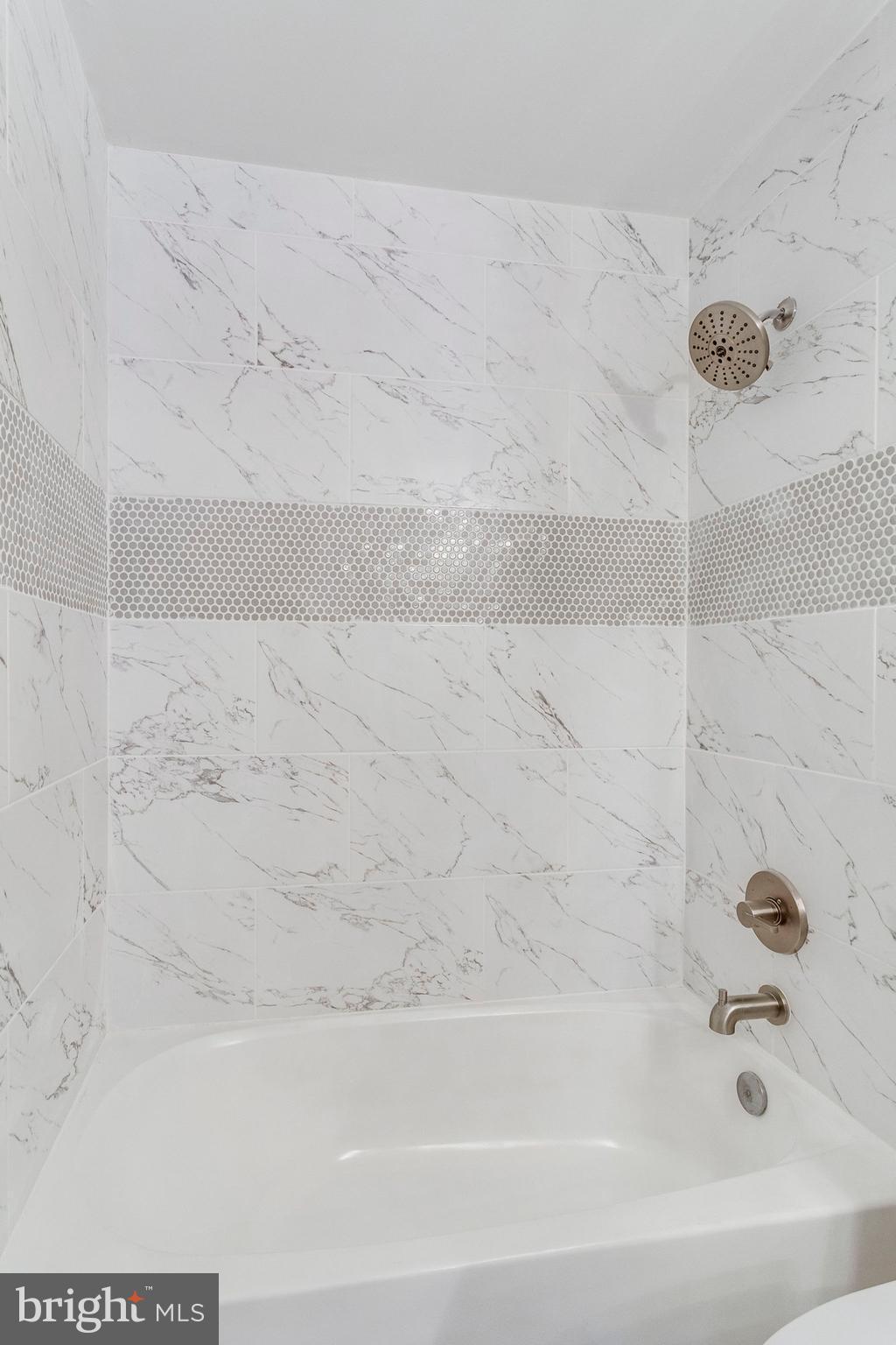 6153 Cobbs Road Alexandria, VA 22310 - Photo 4 of 29 Bath
