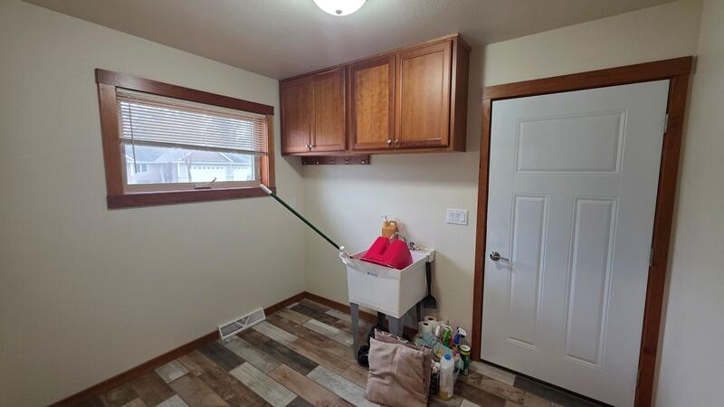 576 Trail Ridge Lane Plymouth, WI 53073 - Photo 14 of 46 Laundry - Mudroom(1)