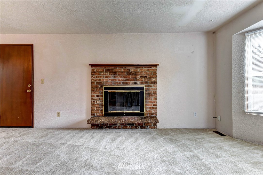 2718 175th Street Southeast Bothell, WA 98012 - Photo 5 of 17