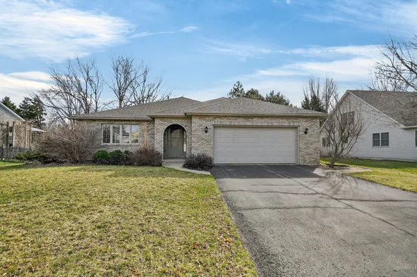 $439,900 | 420 Windsor Drive, Oswego, IL 60543