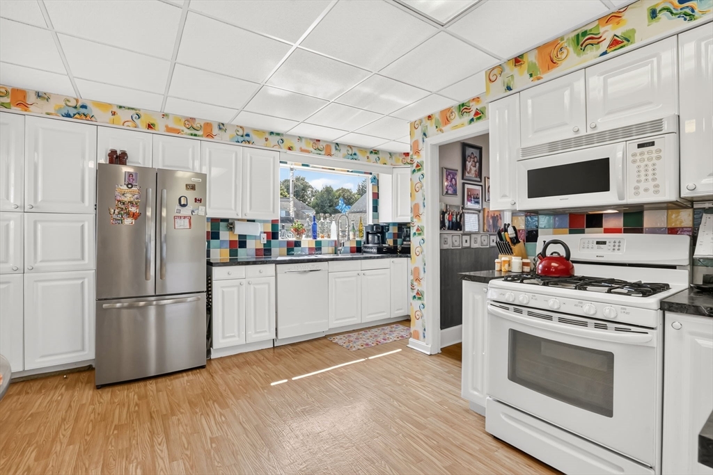122 Shawmut Street Springfield, MA 01108 - Photo 14 of 42