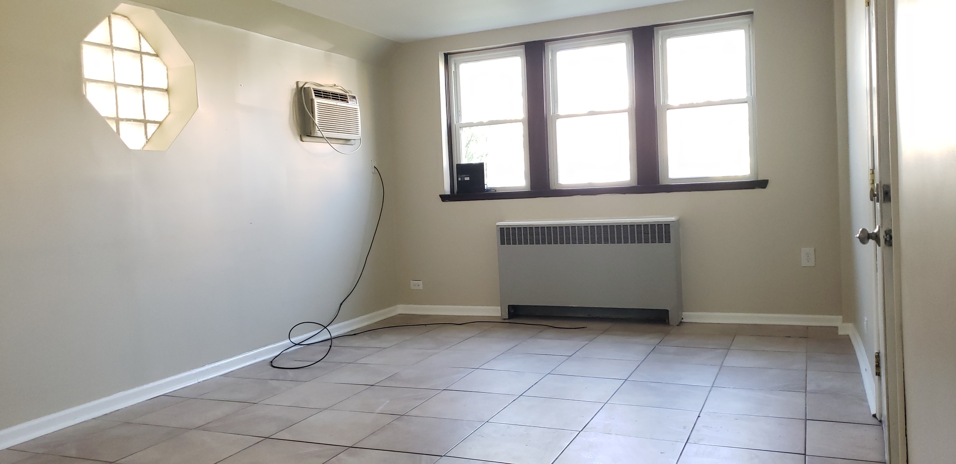 1906 Grove Avenue, Unit GARDEN Berwyn, IL 60402 - Photo 6 of 9 an empty room with windows