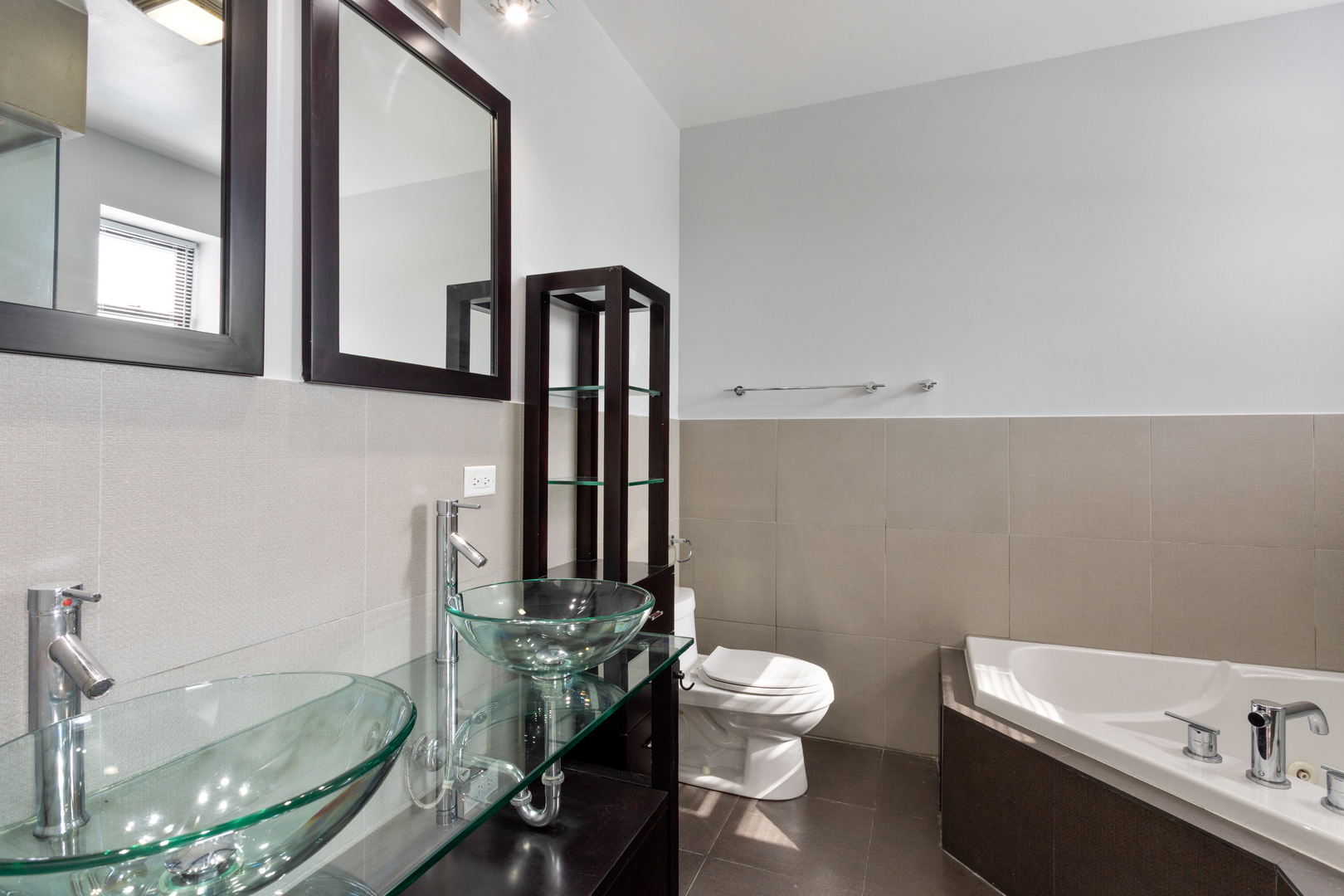 1412 West Morse Avenue, Unit 5D Chicago, IL 60626 - Photo 11 of 16 a bathroom with a sink a toilet and bathtub