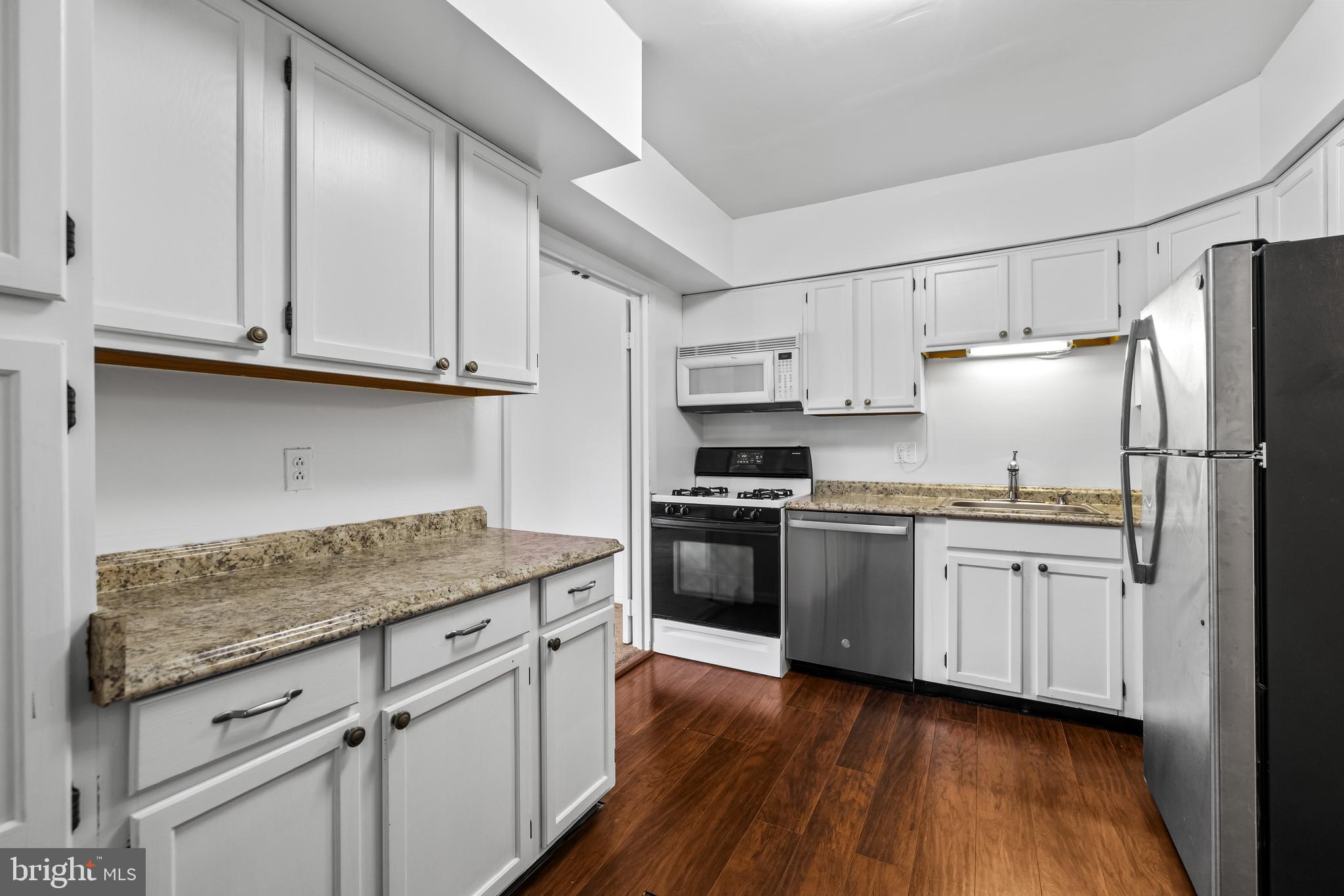 19 Hamill Road, Unit 19E Baltimore, MD 21210 - Photo 5 of 33 kitchen