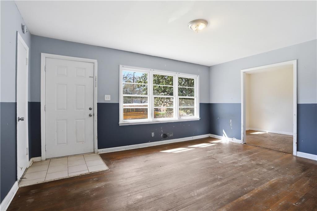 256 Silver Springs Circle Southwest Atlanta, GA 30310 - Photo 9 of 27