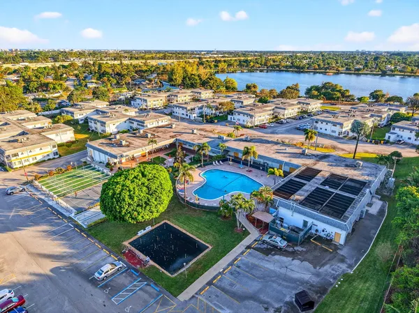 $1,450 | 2880 Lake Osborne Drive, Unit 210, Lake Worth Beach, FL 33461