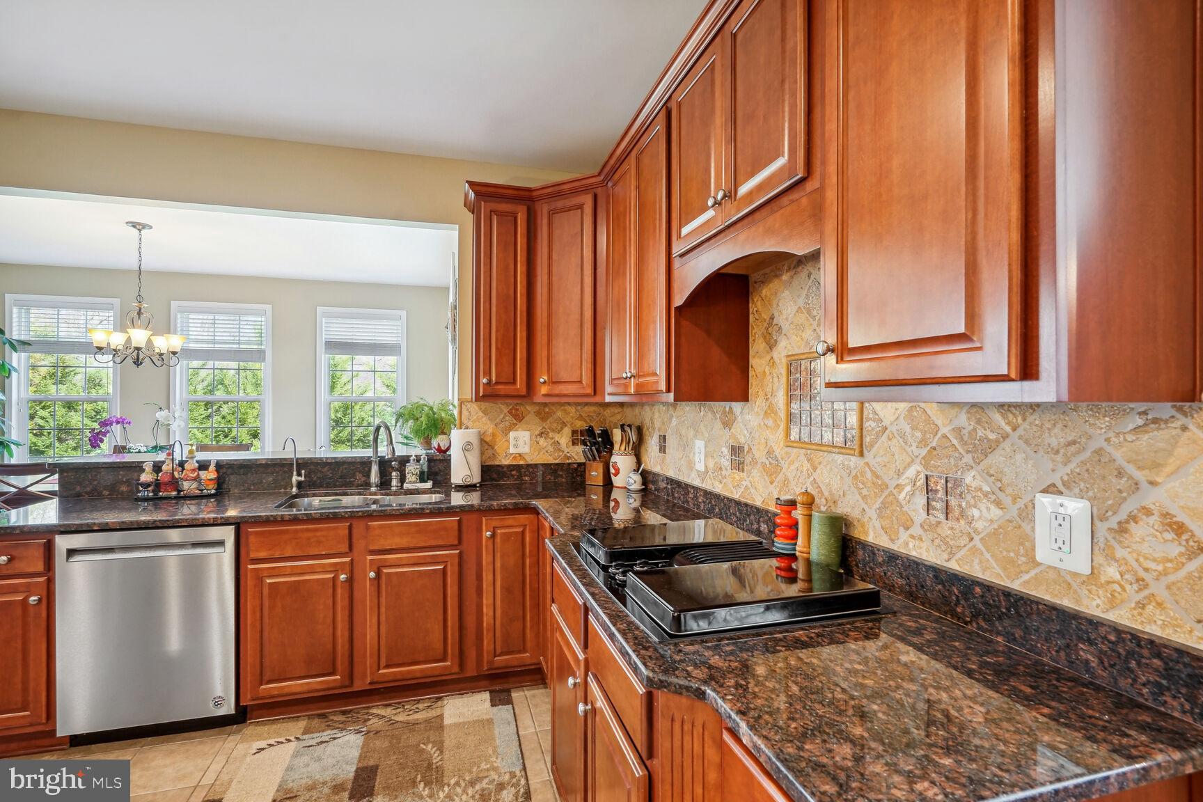 9323 Castle Hill Road Springfield, VA 22153 - Photo 16 of 66 Custom Backsplash