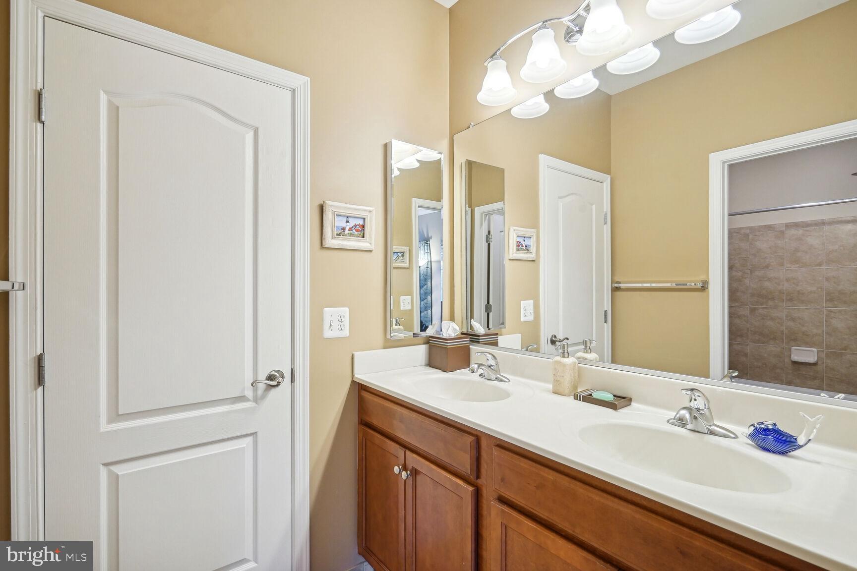 9323 Castle Hill Road Springfield, VA 22153 - Photo 29 of 66 Ensuite Bath