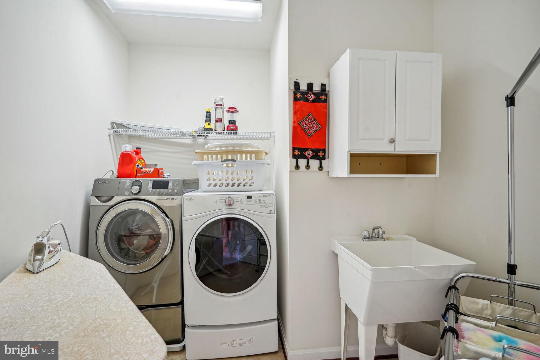 9323 Castle Hill Road Springfield, VA 22153 - Photo 31 of 66 UL Laundry