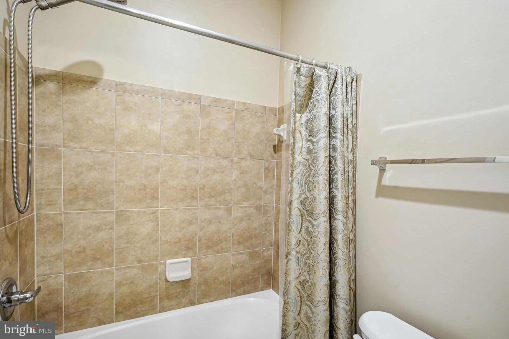 9323 Castle Hill Road Springfield, VA 22153 - Photo 34 of 66 Jack & Jill, Bath 3