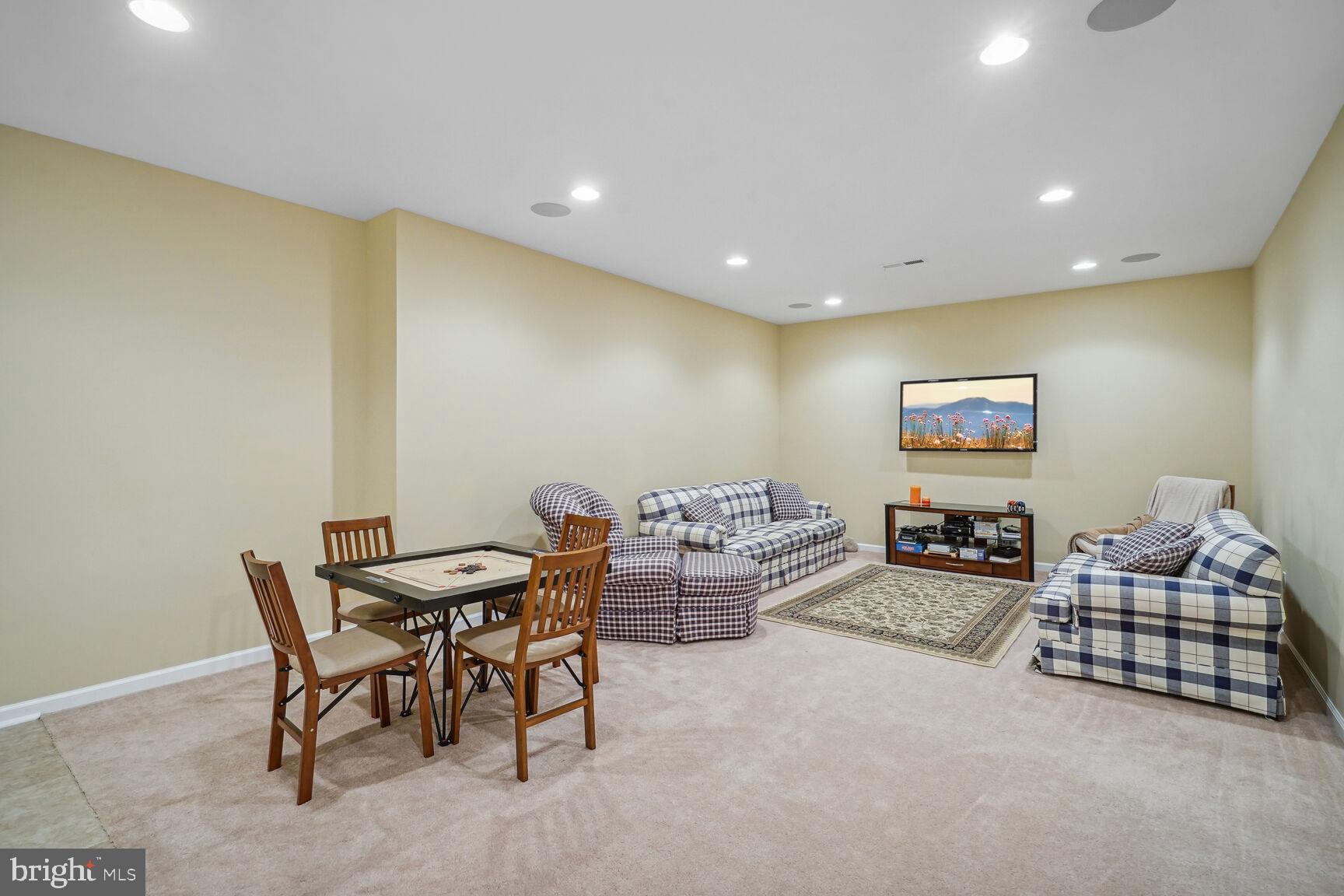 9323 Castle Hill Road Springfield, VA 22153 - Photo 41 of 66 Large Spaces