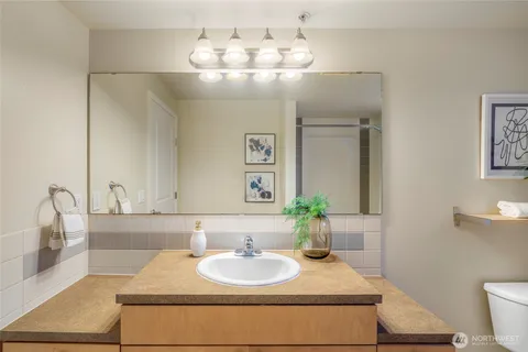 $365,000 | 124 Bellevue Avenue East, Unit 206, Seattle, WA 98102