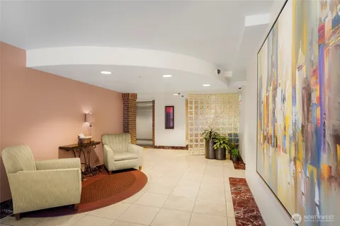 $365,000 | 124 Bellevue Avenue East, Unit 206, Seattle, WA 98102