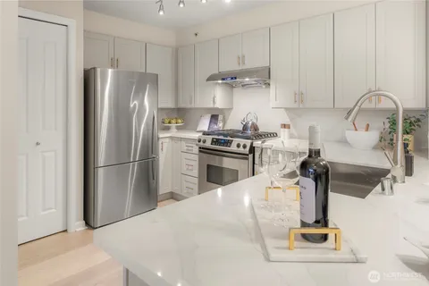 $365,000 | 124 Bellevue Avenue East, Unit 206, Seattle, WA 98102