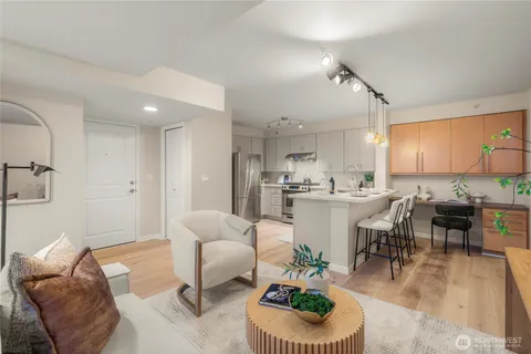 $365,000 | 124 Bellevue Avenue East, Unit 206, Seattle, WA 98102