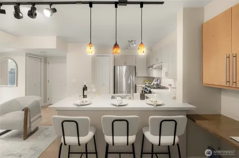 $365,000 | 124 Bellevue Avenue East, Unit 206, Seattle, WA 98102