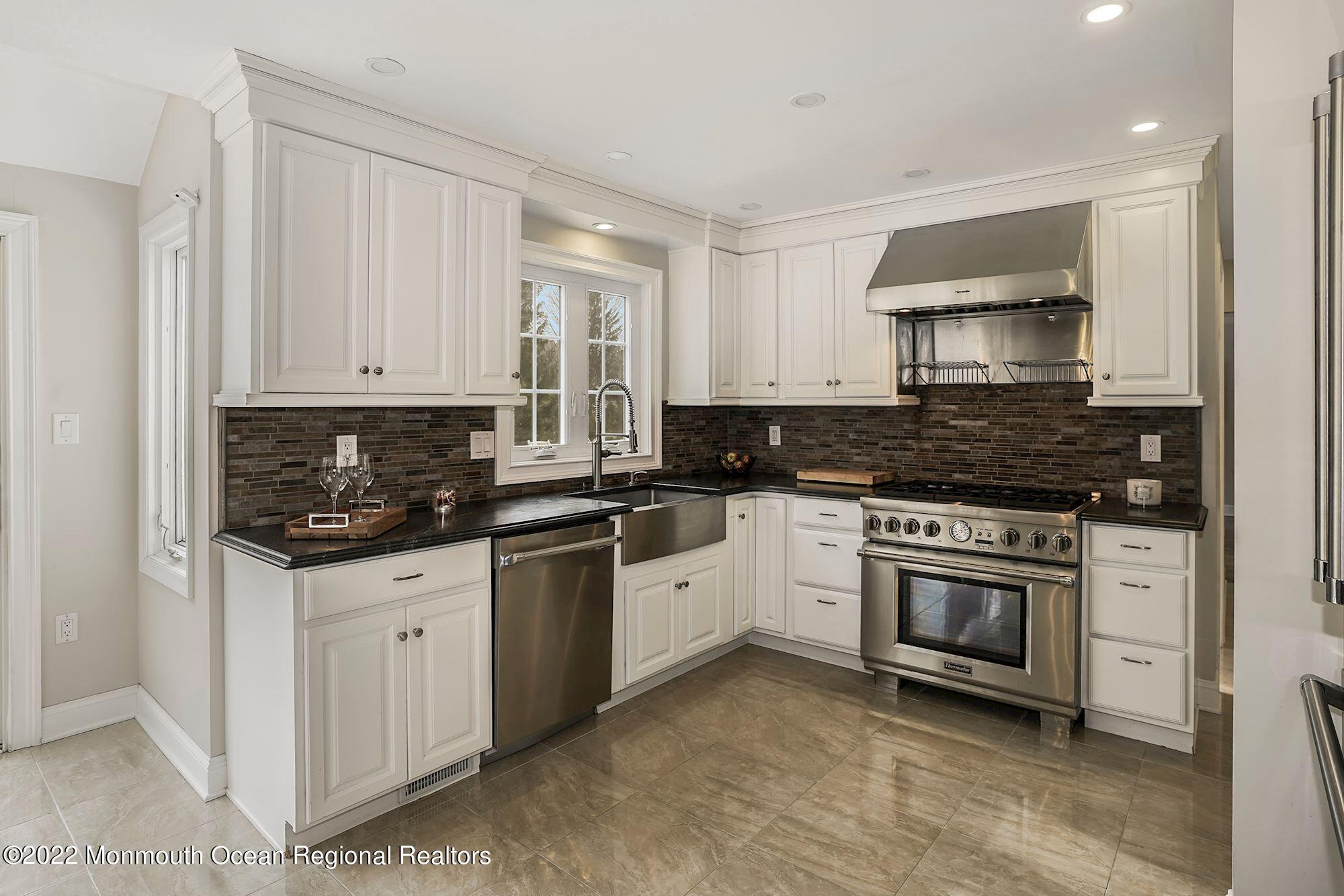 7 Windswept Road Holmdel, NJ 07733 - Photo 16 of 56 026_7_WINDSWEPT_ROAD_365359_684498