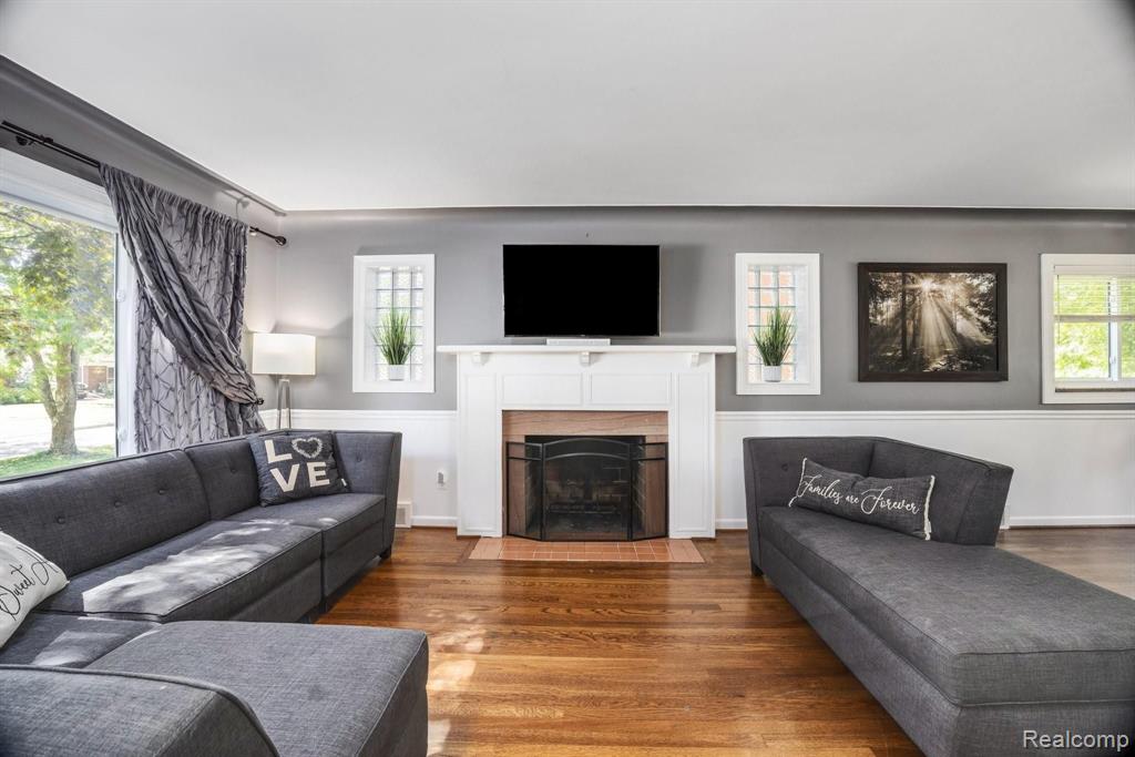 1822 Prestwick Road Grosse Pointe Woods, MI 48236 - Photo 6 of 35