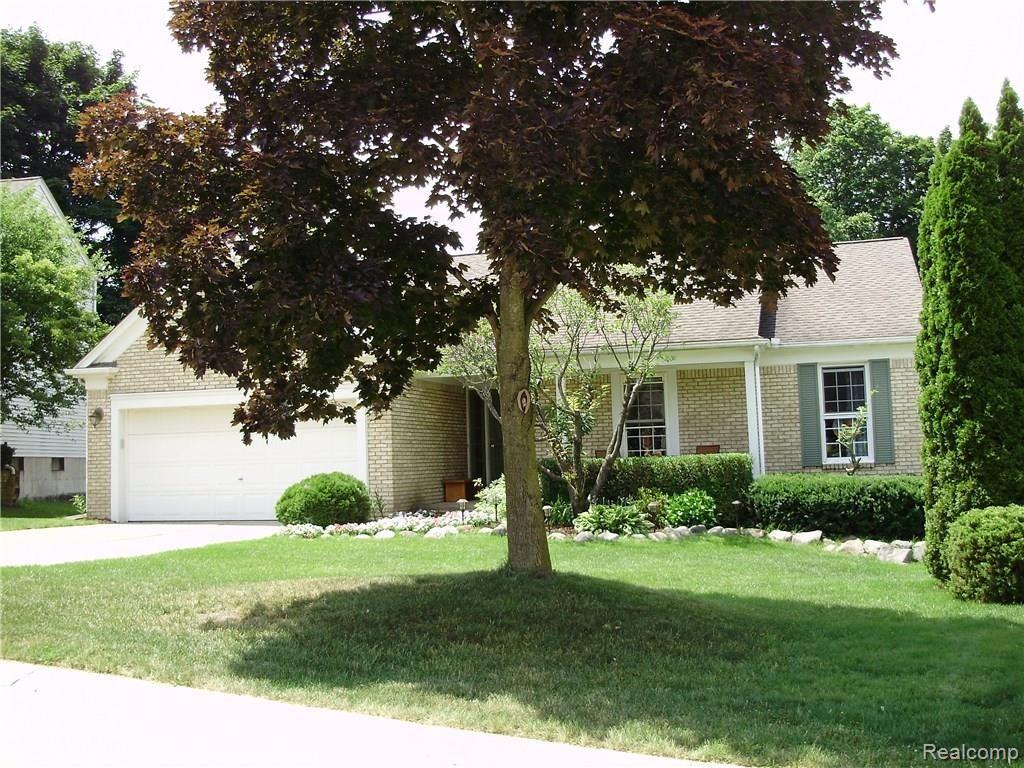 211 Whitney Drive Rochester Hills, MI 48307 - Photo 2 of 25