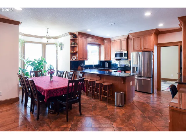 $899,900 | 6107 Northeast Erin Way, Vancouver, WA 98686