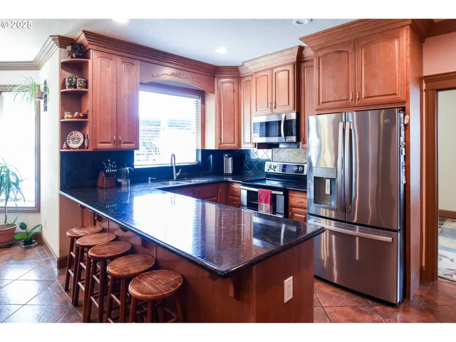 $899,900 | 6107 Northeast Erin Way, Vancouver, WA 98686