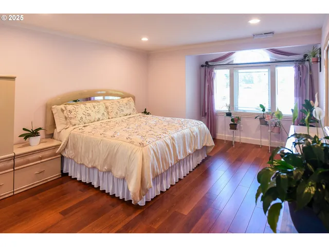 $899,900 | 6107 Northeast Erin Way, Vancouver, WA 98686