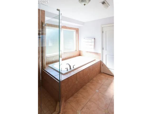 $899,900 | 6107 Northeast Erin Way, Vancouver, WA 98686