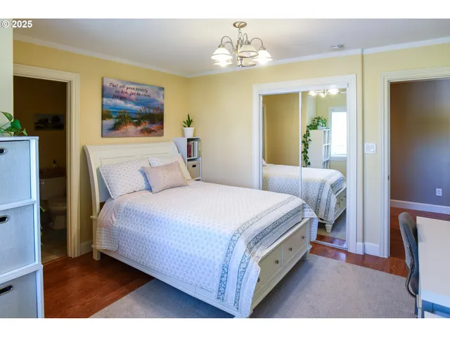 $899,900 | 6107 Northeast Erin Way, Vancouver, WA 98686