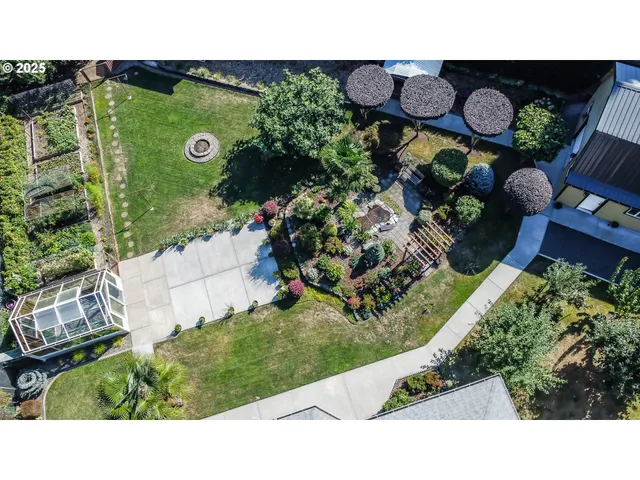 $899,900 | 6107 Northeast Erin Way, Vancouver, WA 98686