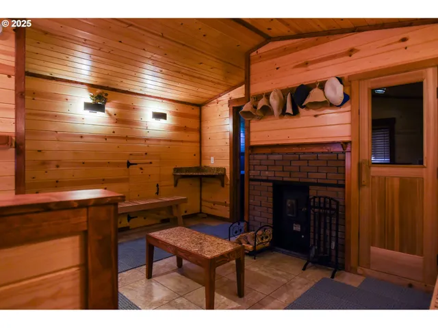 $899,900 | 6107 Northeast Erin Way, Vancouver, WA 98686