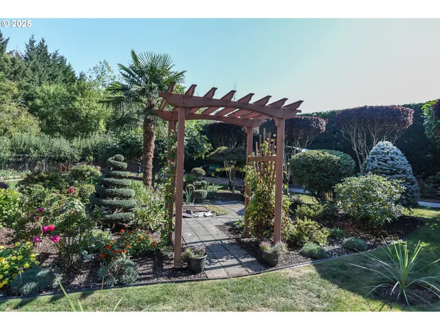 $899,900 | 6107 Northeast Erin Way, Vancouver, WA 98686